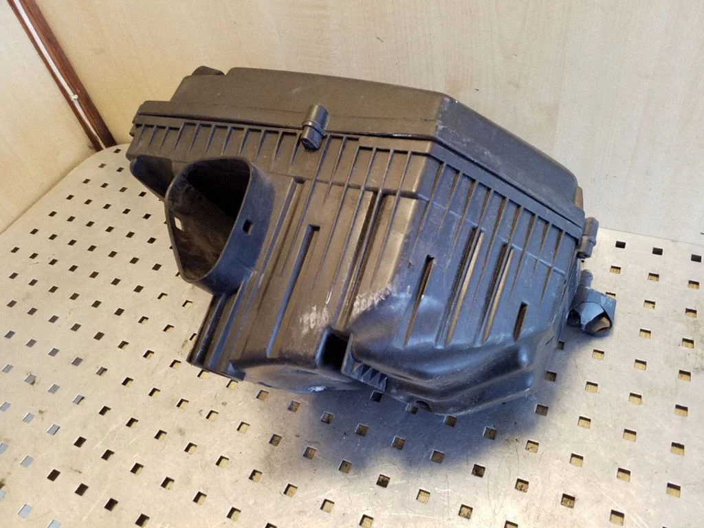 Air filter box