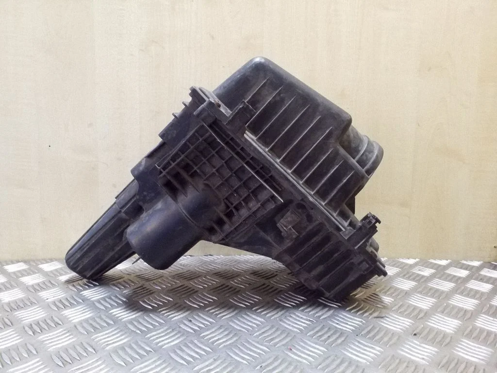 Air filter box 9636065080 – Citroen C5 (2001-2004)