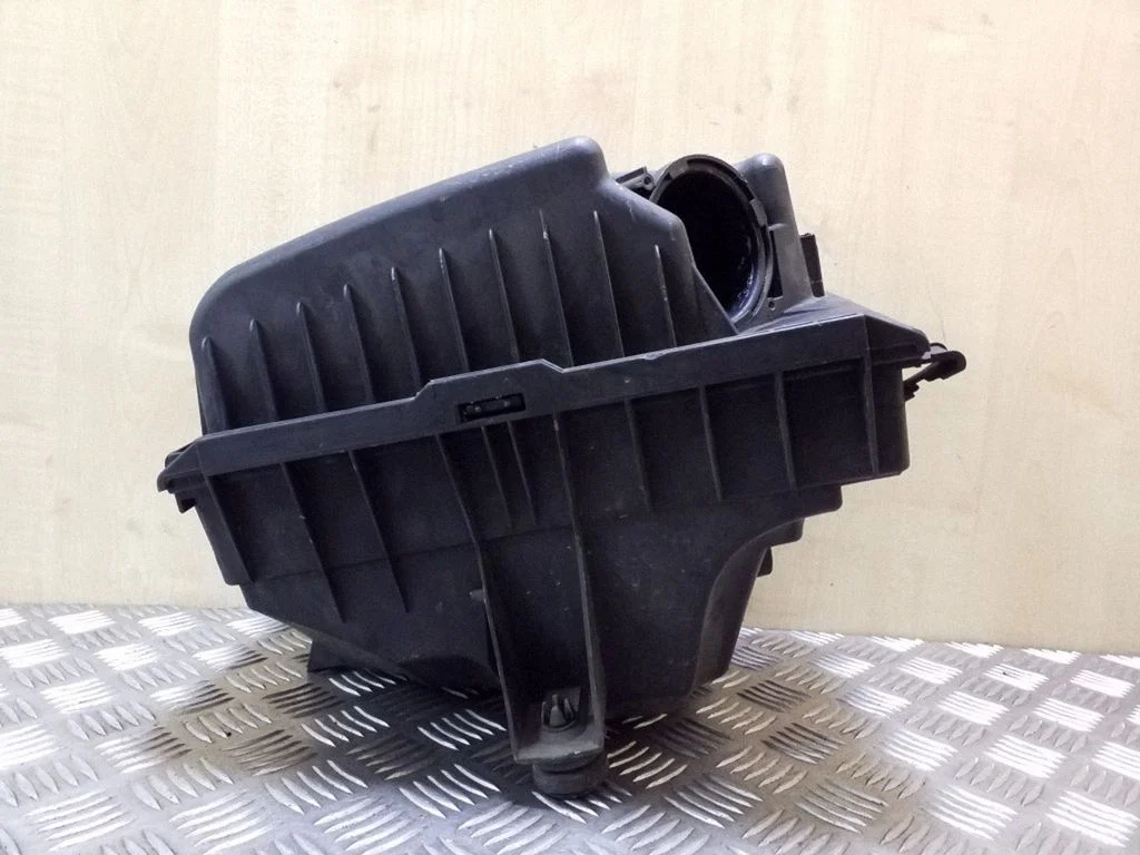 Air filter box 8638495