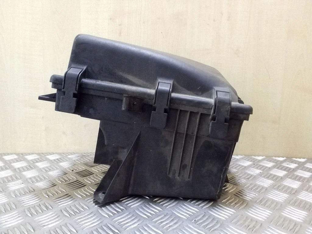 Air filter box 8638495