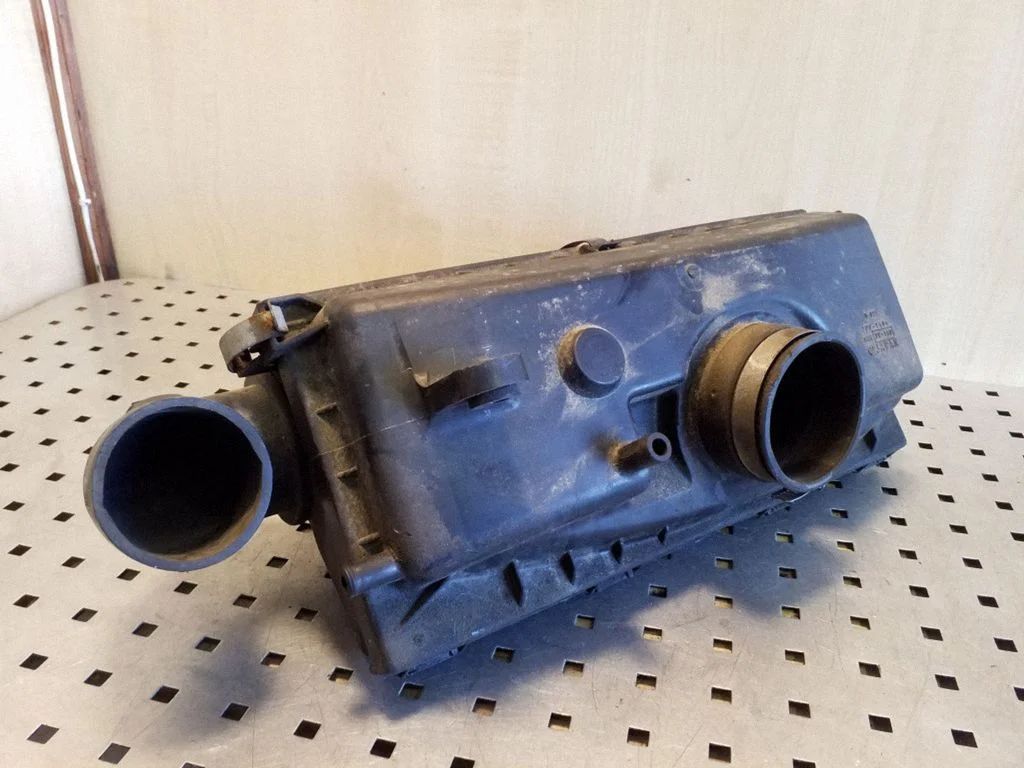 Air filter box – Subaru Legacy (1999-2003)