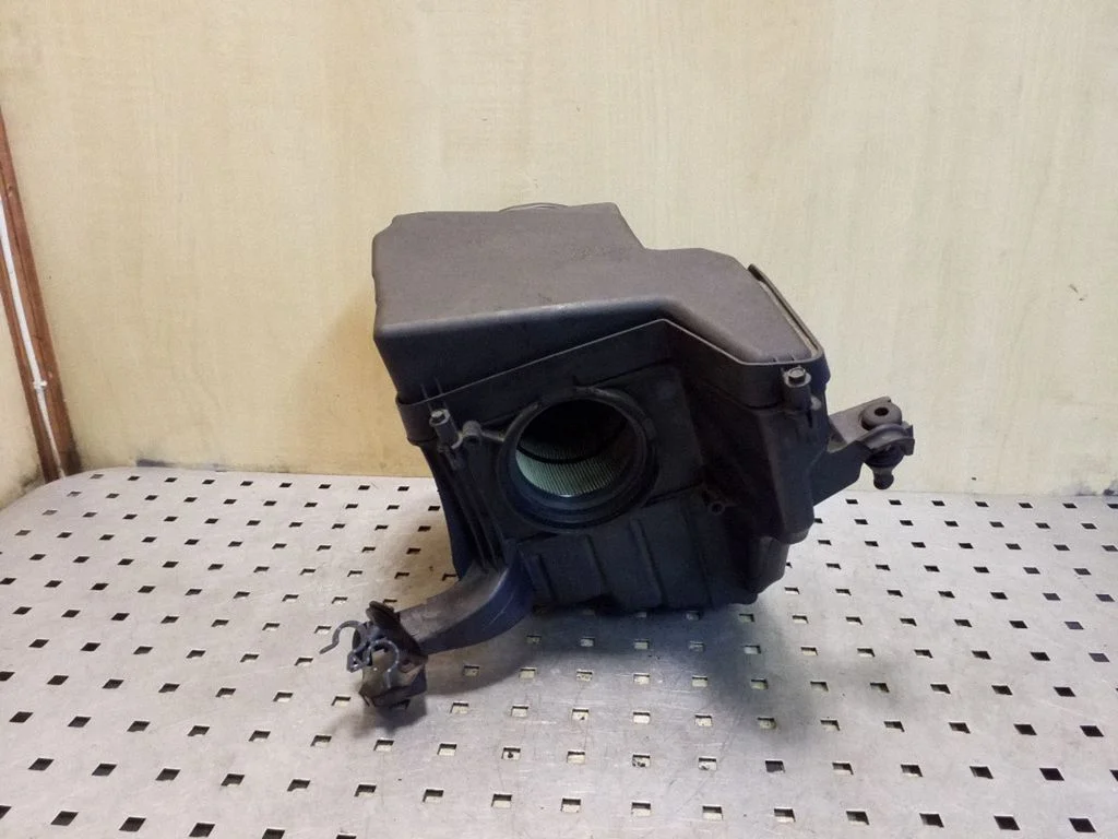 Obudowa filtra powietrza AV619600BF – Ford Focus (2010-2017)