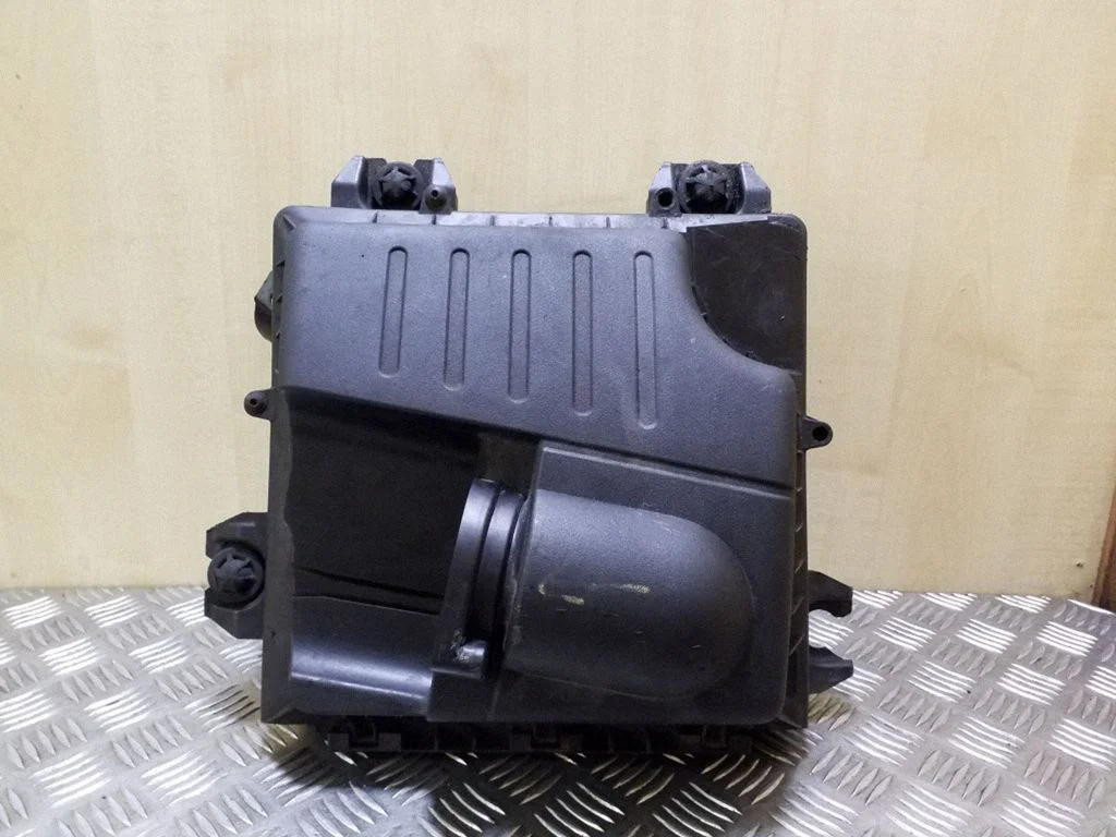 Air filter box – Renault Trafic II (X83) (2001-2014)