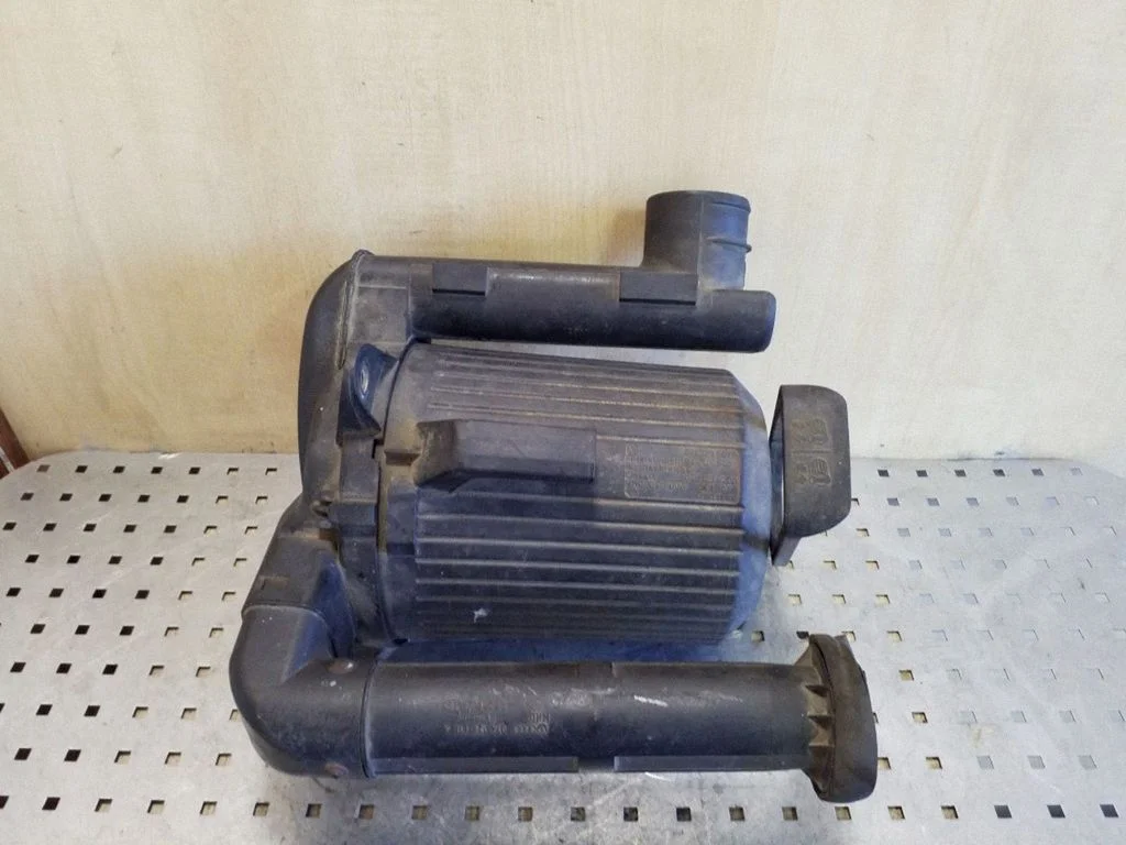 Air filter box 044129607M