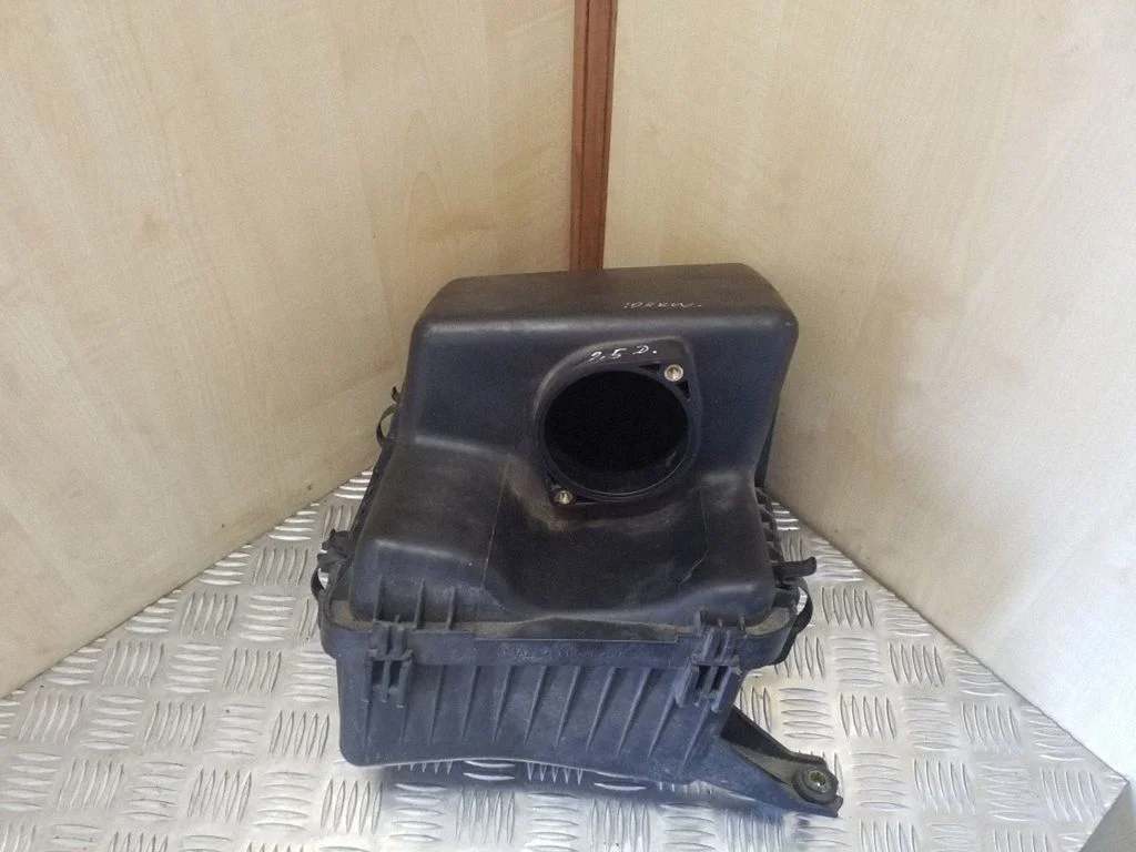 Air filter box 281103E200