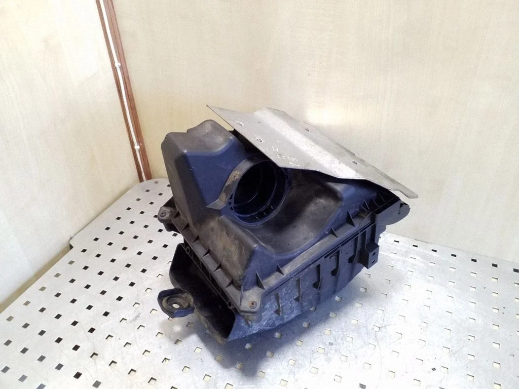 Air filter box 03G133837
