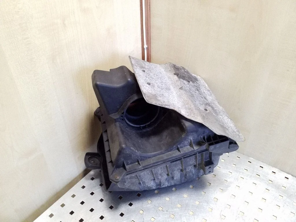 Air filter box 03G133837