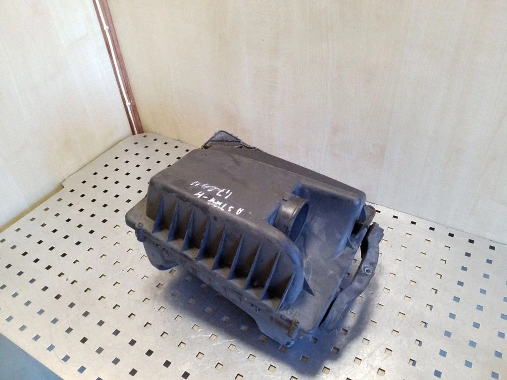 Obudowa filtra powietrza 55556464 – Opel Astra H (2004-2012)