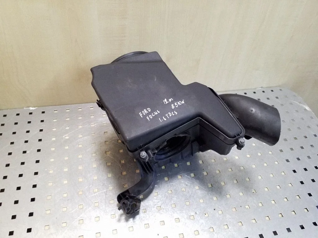 Obudowa filtra powietrza AV619600BF – Ford Focus (2010-2017)