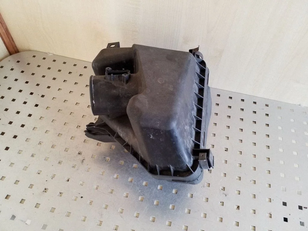 Air filter box