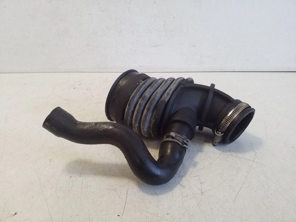 Część kanału dolotowego 90573051 – Opel Astra G (1998-2009)