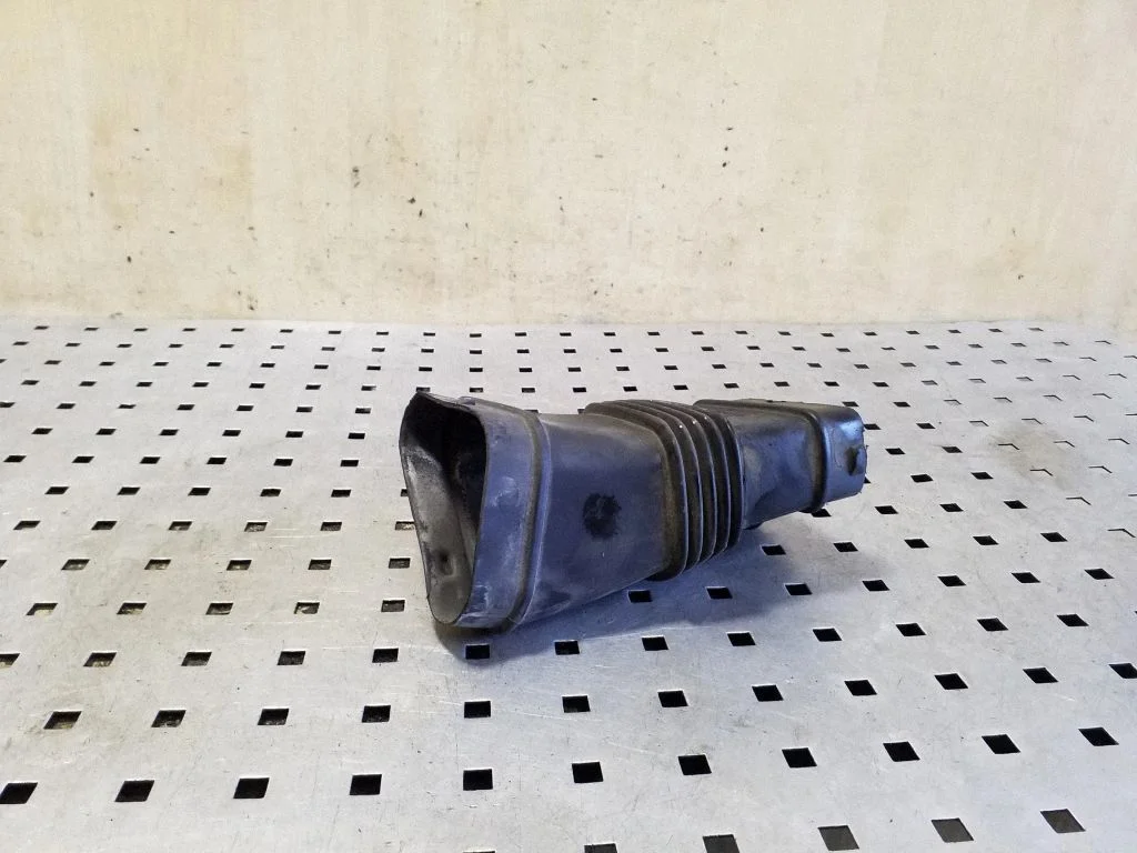 Air intake duct part – Volvo XC70 (2014-2016)