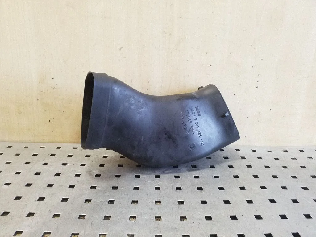Air intake duct part 13717811028