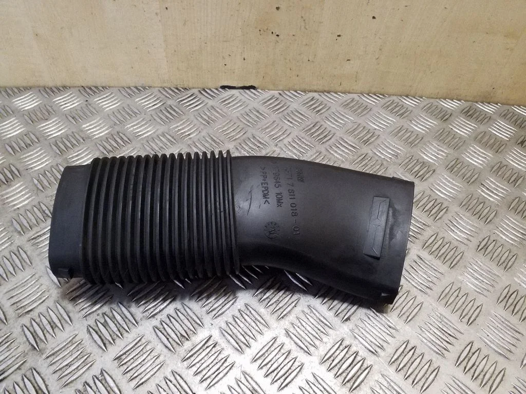 Air intake duct part 13717811018