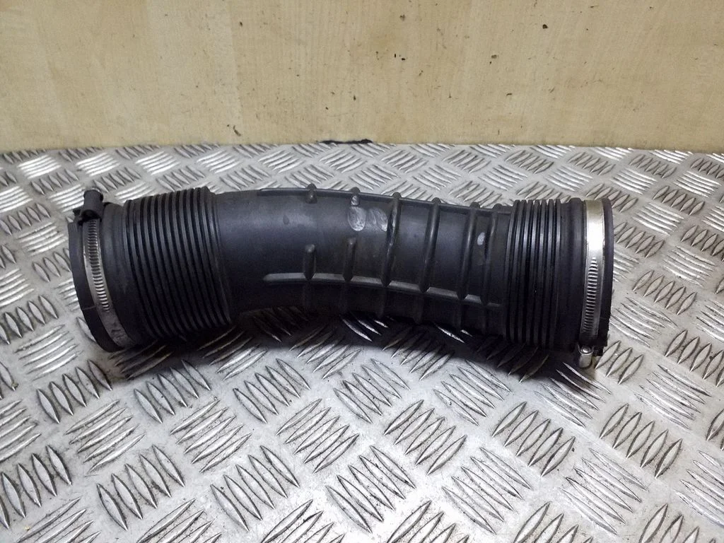 Air intake duct part 6898050