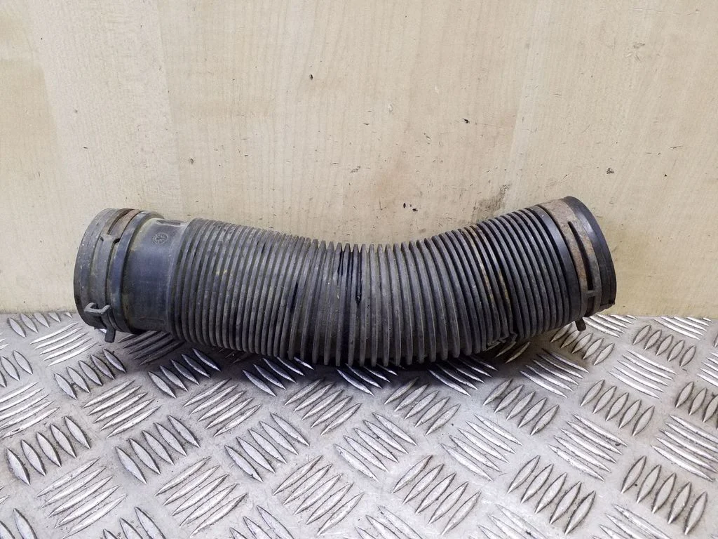 Air intake duct part 1J0129684C