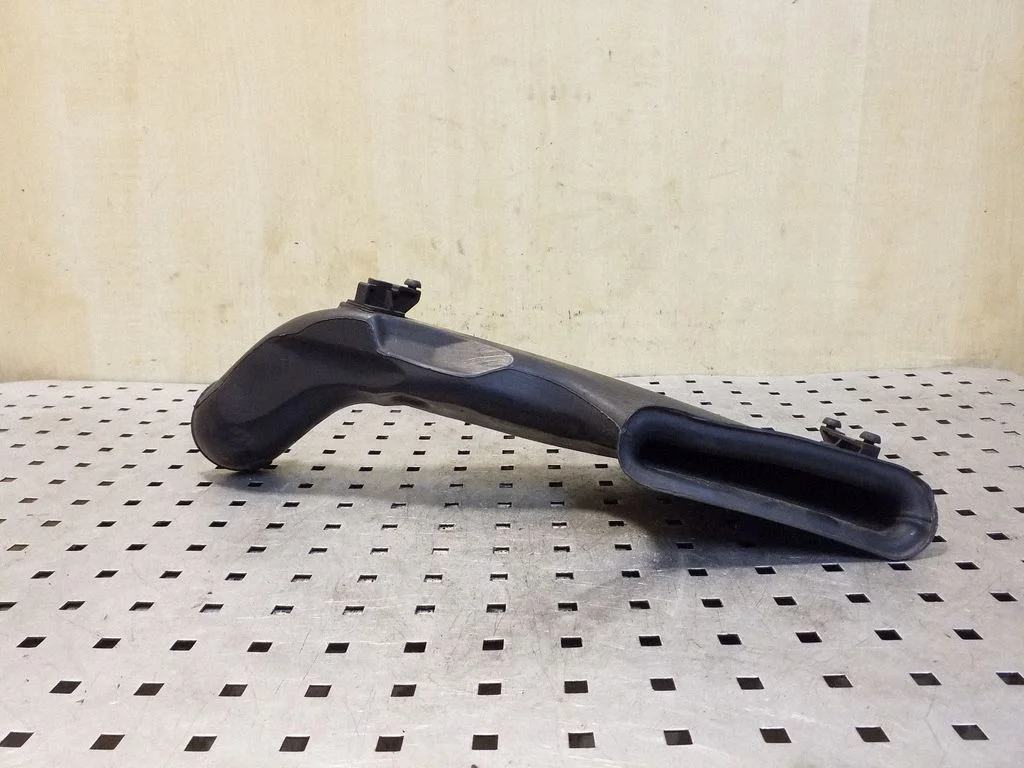 Część kanału dolotowego 55351756 – Opel Astra H (2004-2012)