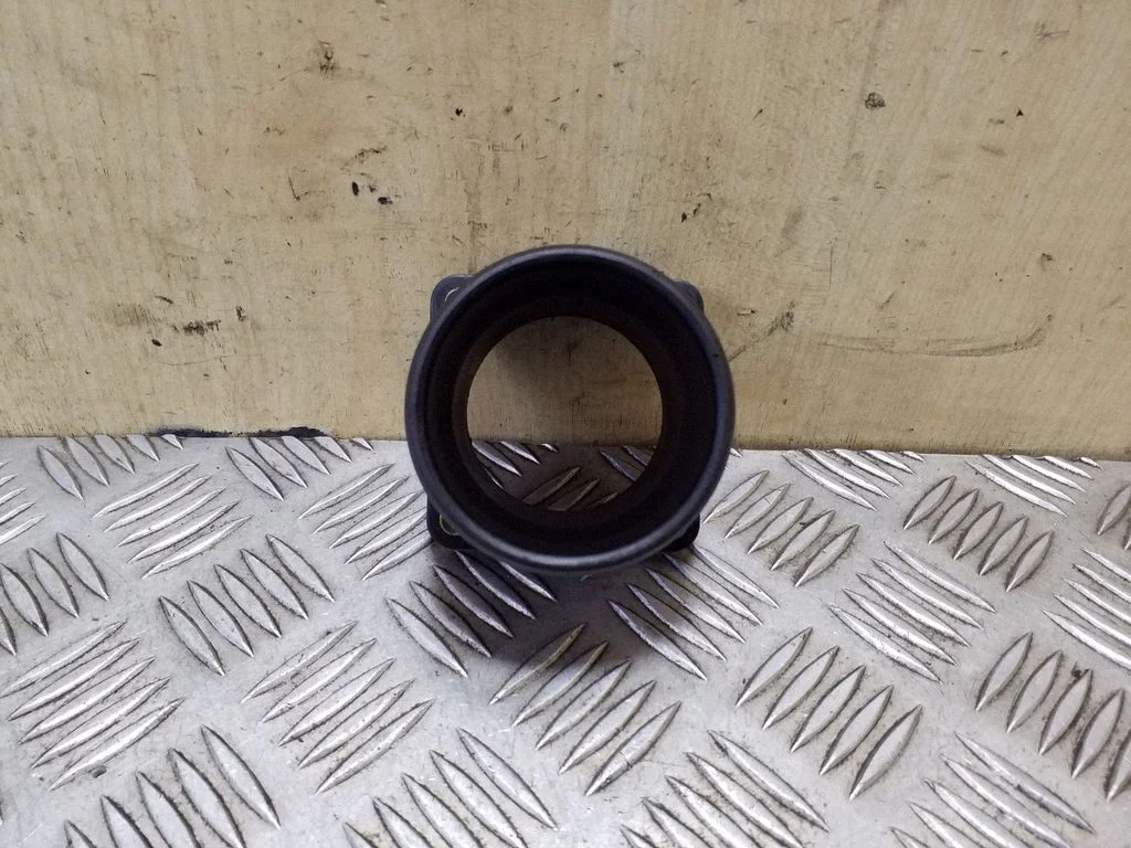 Air intake duct part 028129637C