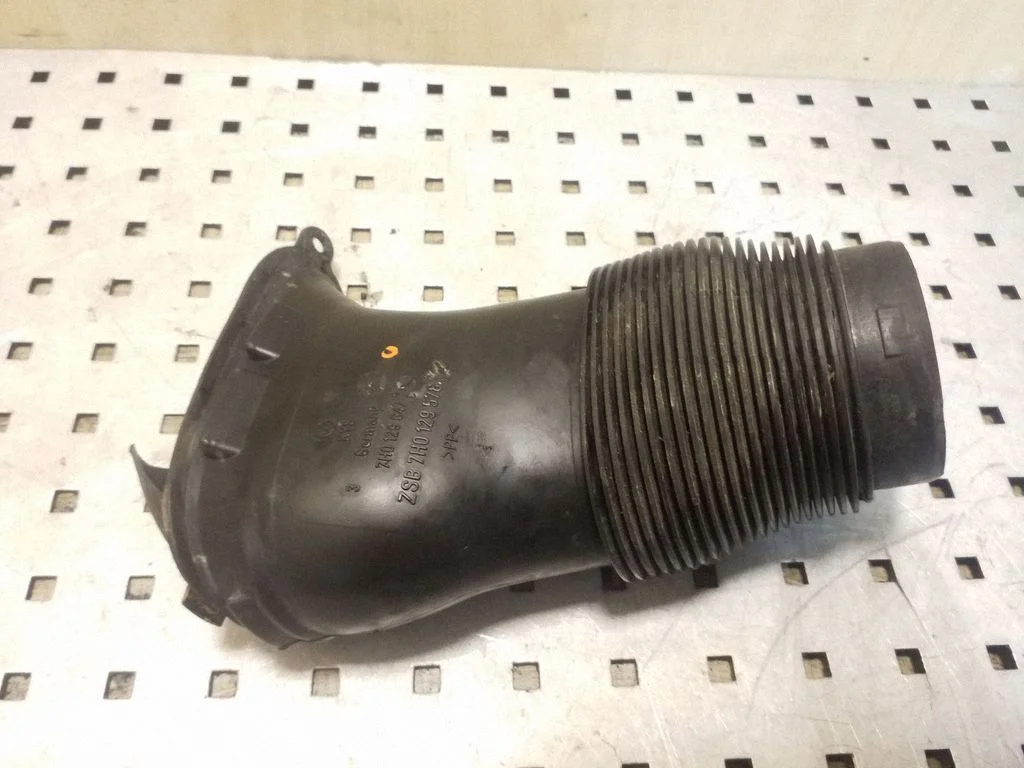 Air intake duct part 7H0129647