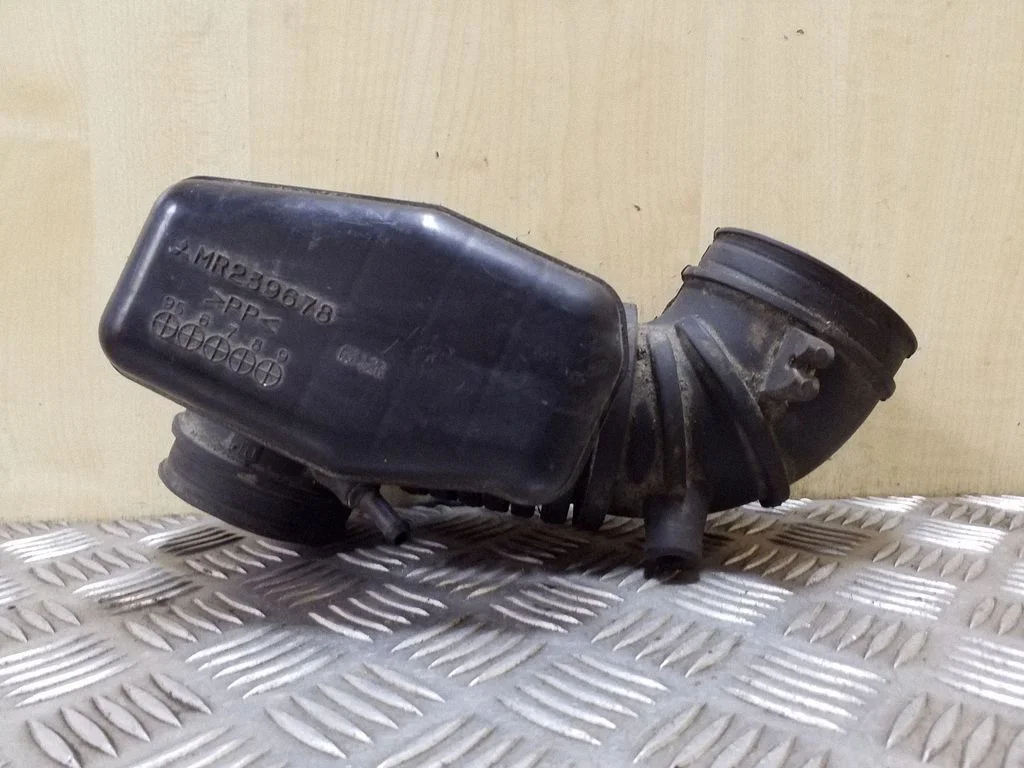 Air intake duct part MR188642