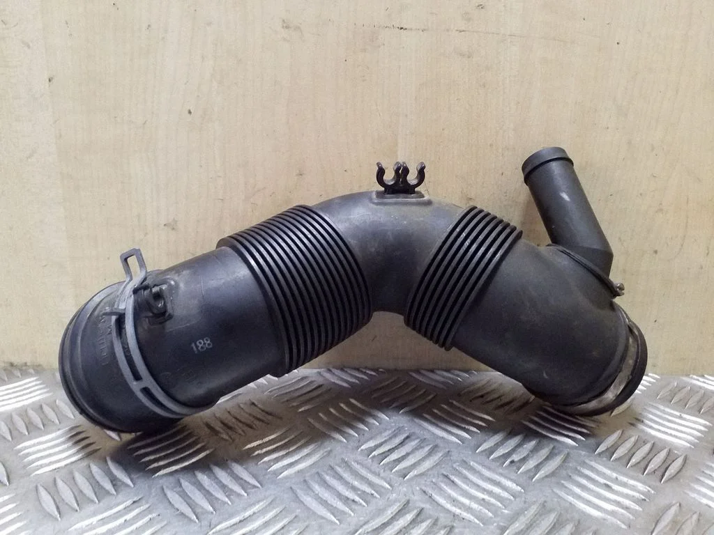 Air intake duct part 3C0129654M