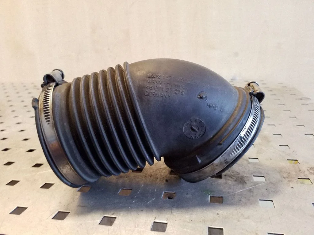 Air intake duct part 13717532755