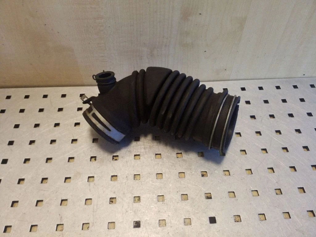 Air intake duct part 8966105D30