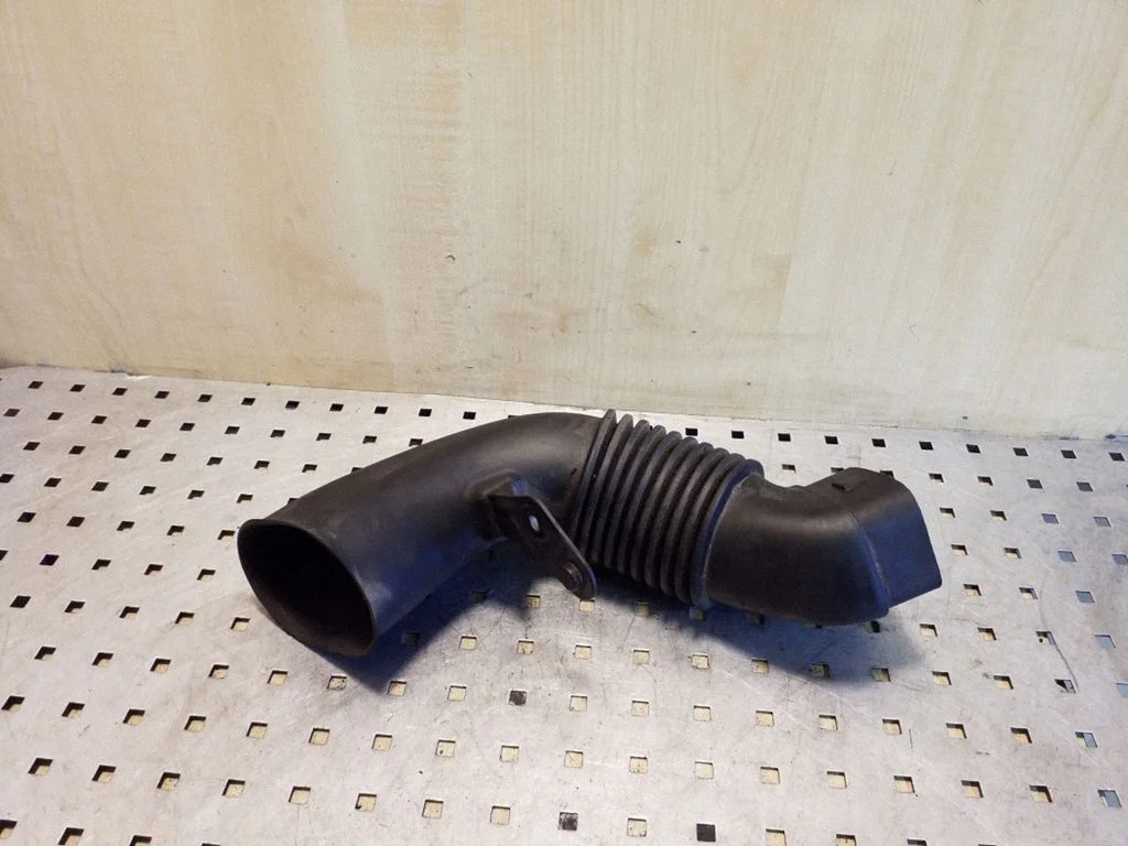 Air intake duct part – BMW 5 Series E60 E61 (2004-2010)