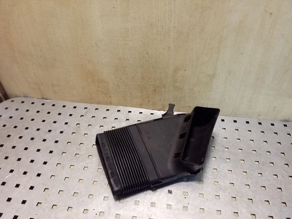 Air intake duct part 8E0129617D