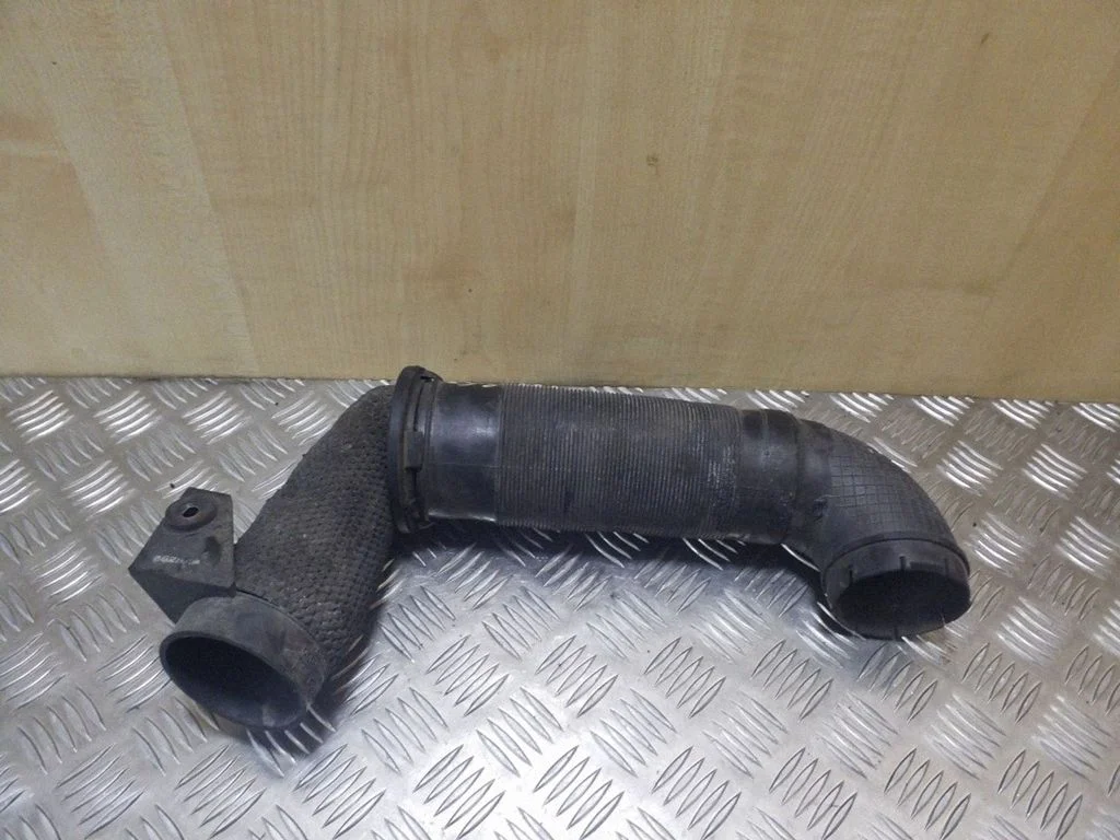 Air intake duct part 282003E000