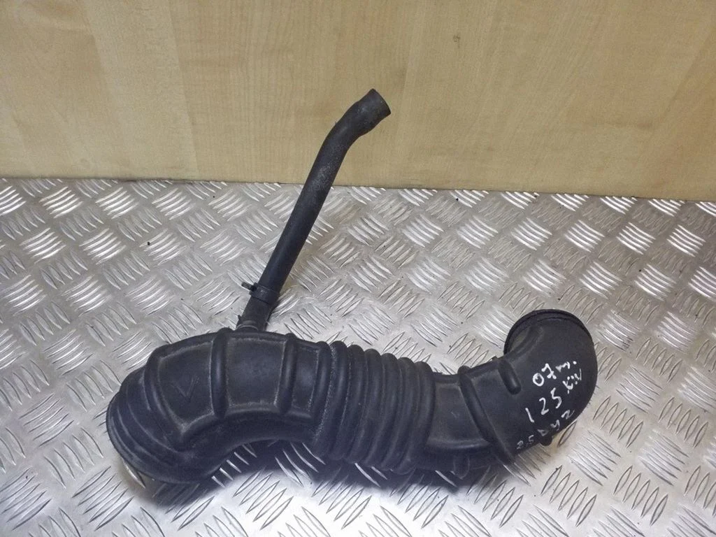 Air intake duct part 281303E710