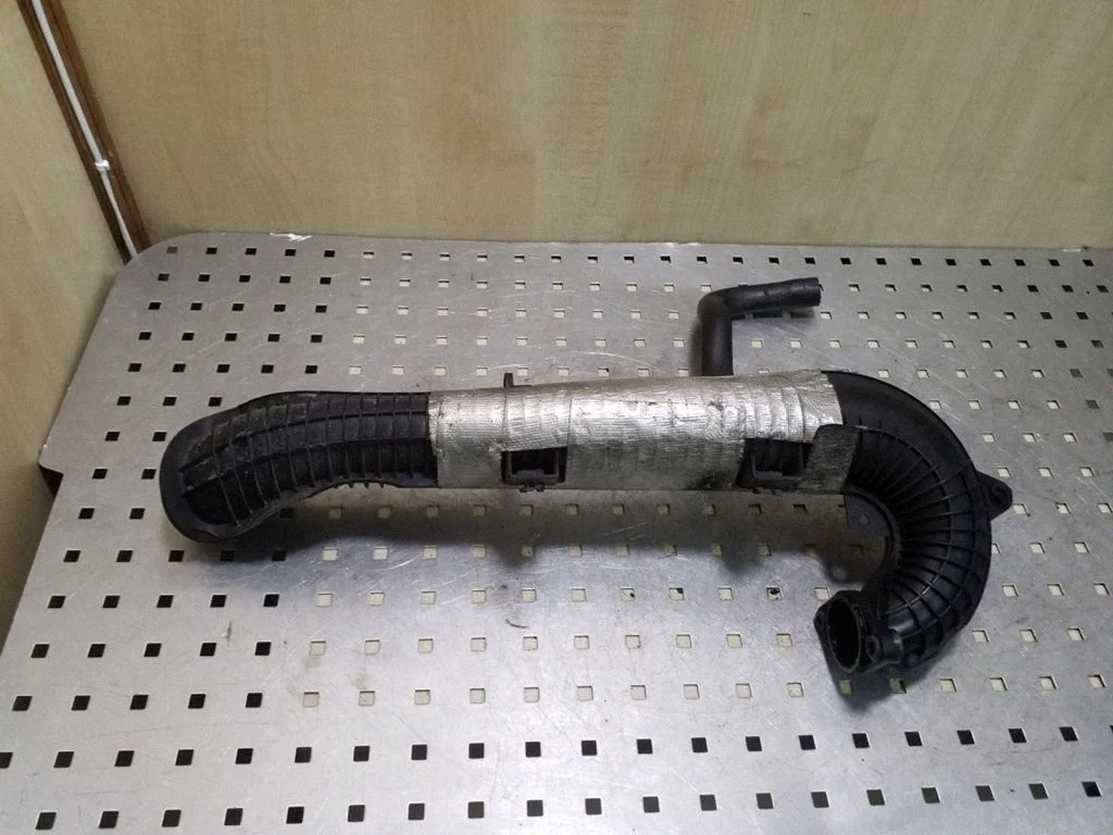 Air intake duct part – Volvo V50 (2004-2007)