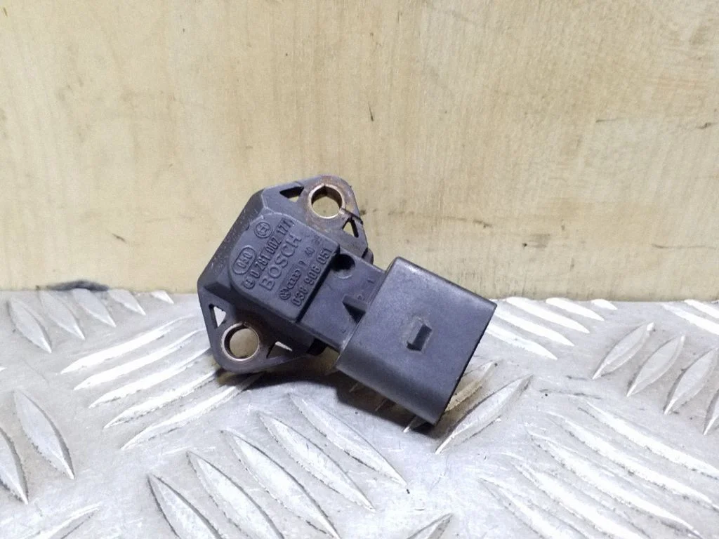 Air pressure sensor 038906051