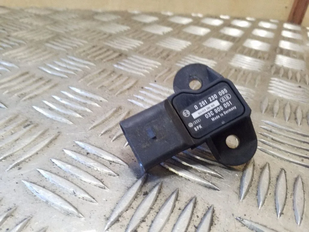 Air pressure sensor 0261230095