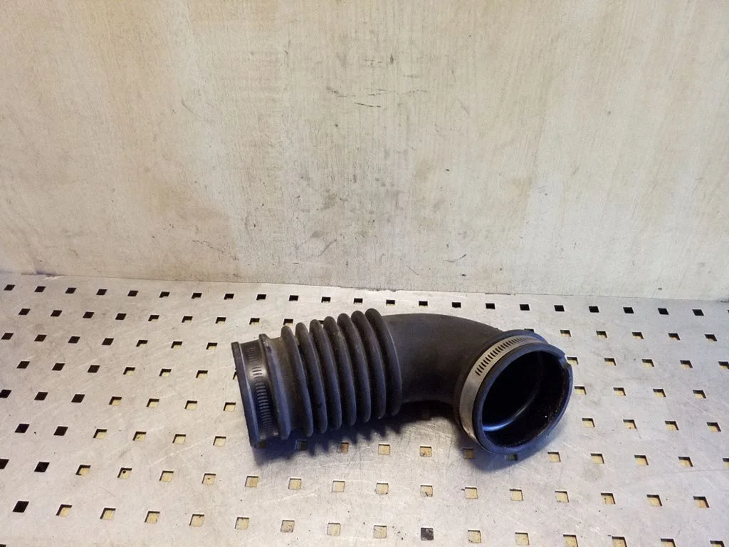 Air intake hose/pipe A13AJ00 – Subaru Outback (2009-2014)