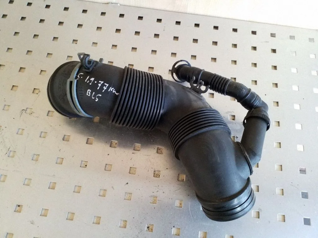 Air intake hose/pipe 3C0129654