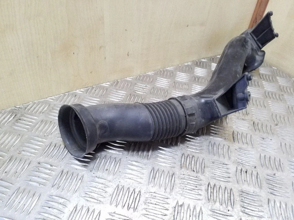 Air intake hose/pipe – Opel Zafira B (2005-2014)