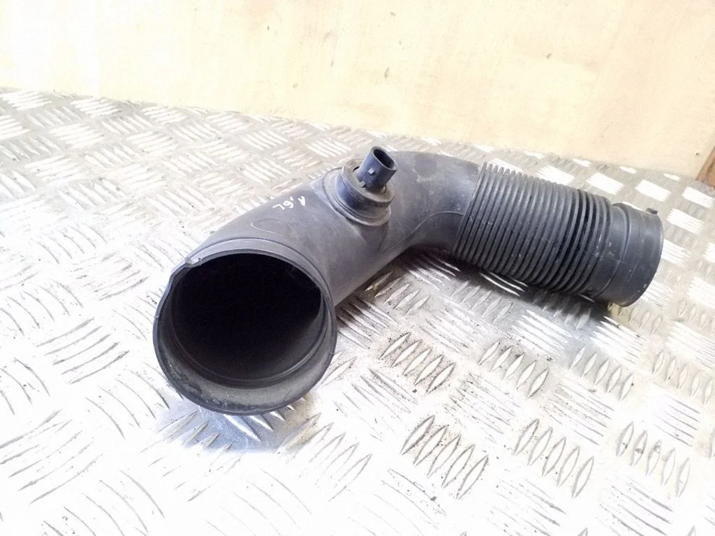 Air intake hose/pipe – Opel Zafira B (2005-2014)
