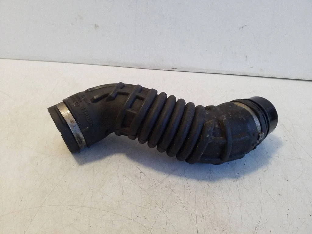 Turbo air intake inlet pipe/hose 670003847 – Maserati Ghibli (2013-)