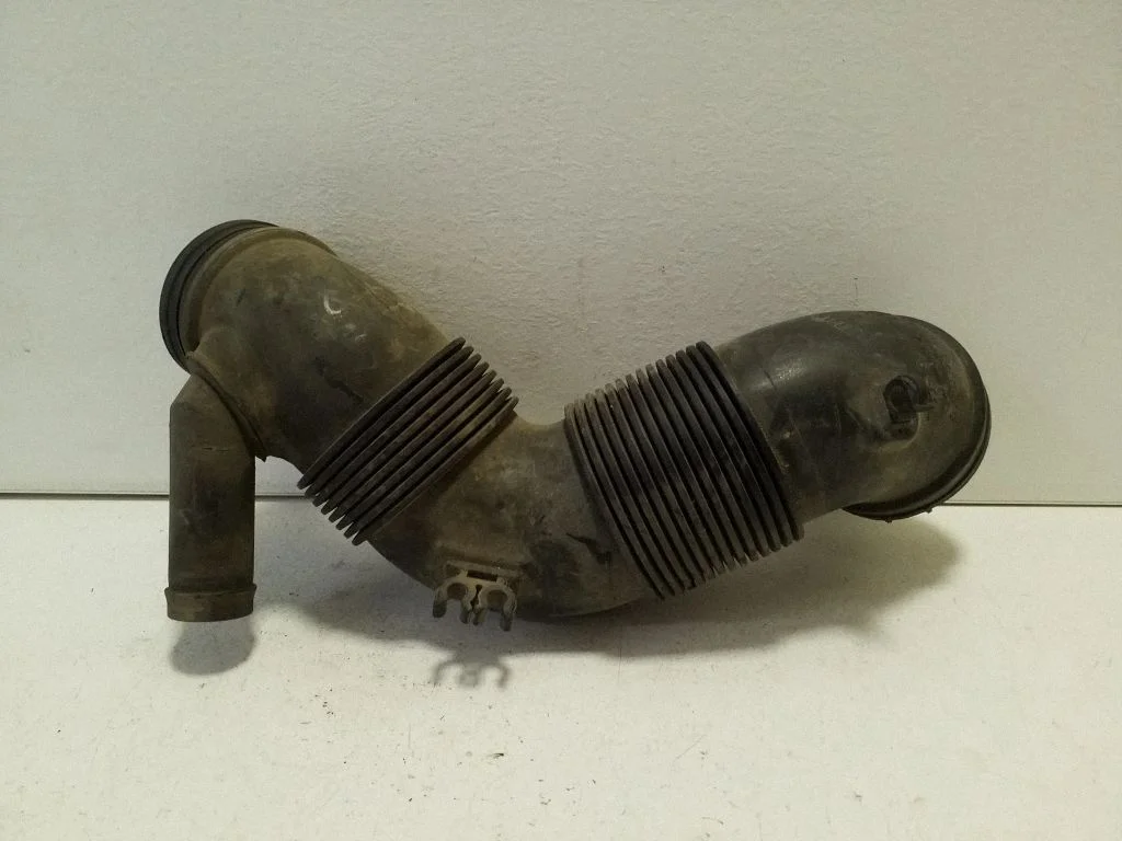Turbo õhu sisselasketoru/ -voolik 3C0129654M