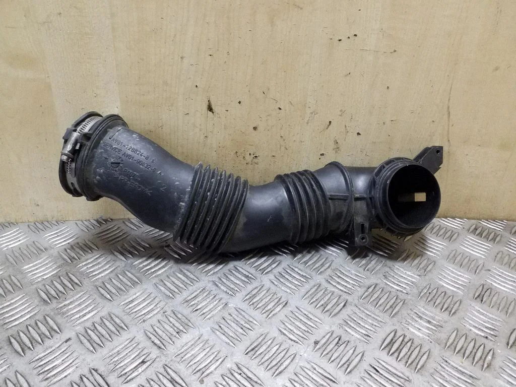Turbo air intake inlet pipe/hose AV6112B624BB