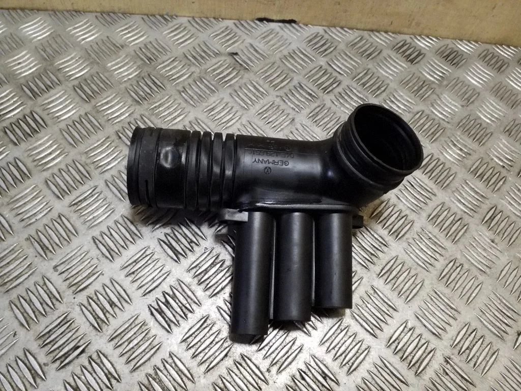 Turbo air intake inlet pipe/hose 04E129651C