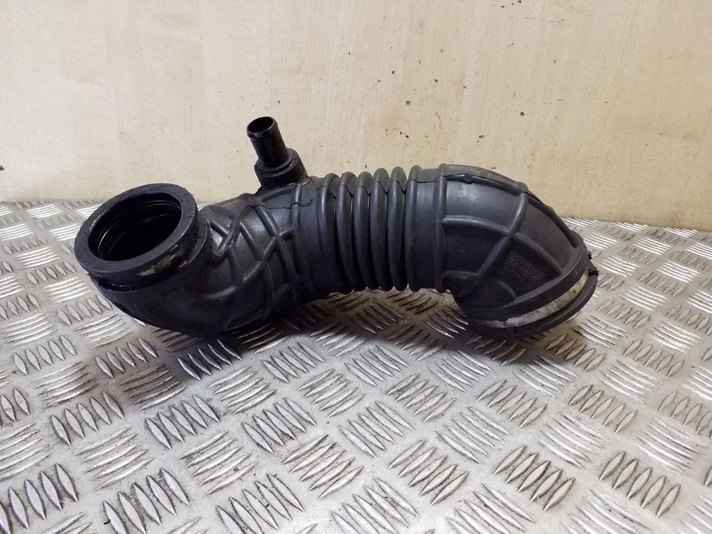 Turbo air intake inlet pipe/hose 20998611