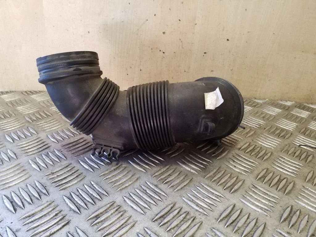 Turbo õhu sisselasketoru/ -voolik 5Q0129654E