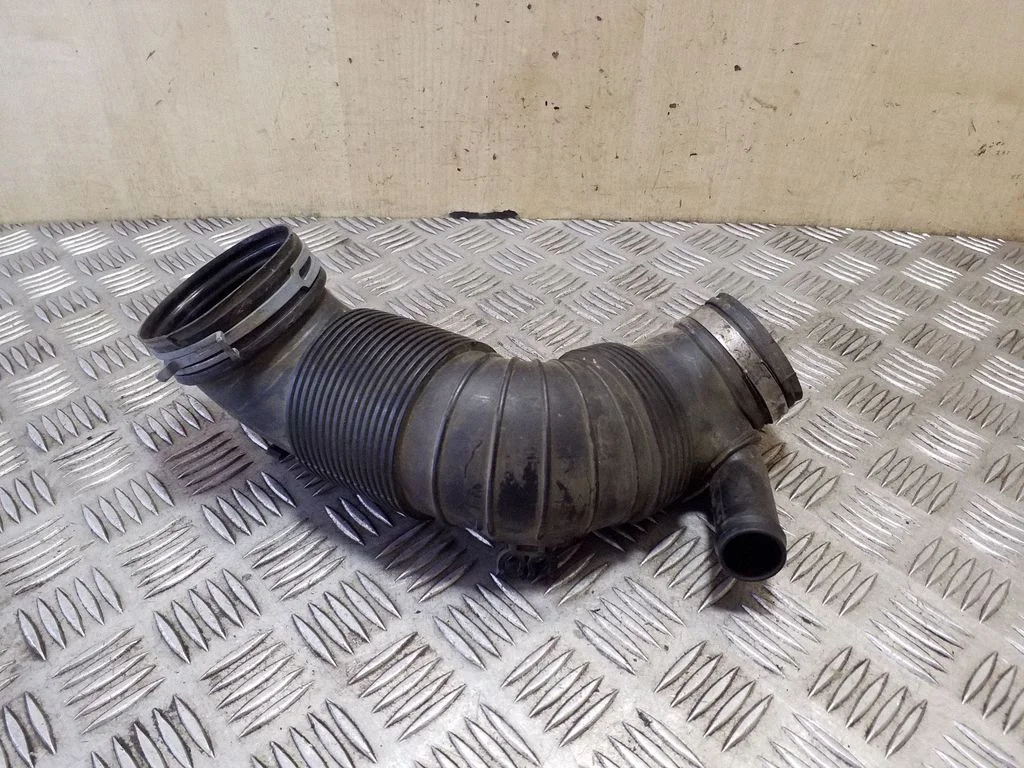 Turbo õhu sisselasketoru/ -voolik 3C0129654P