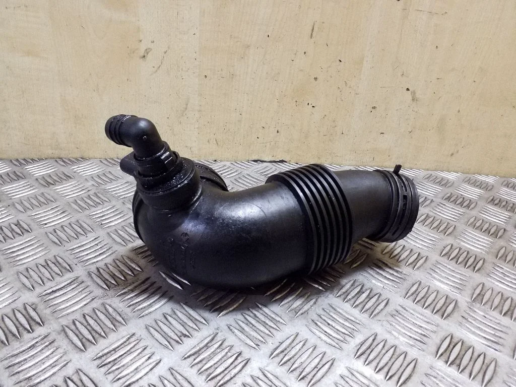 Turbo õhu sisselasketoru/ -voolik 7L6129534