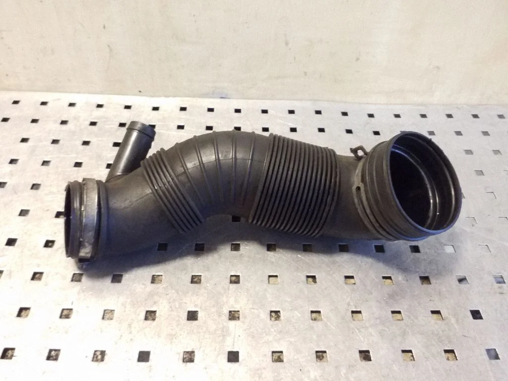 Turbo õhu sisselasketoru/ -voolik 5N0129656