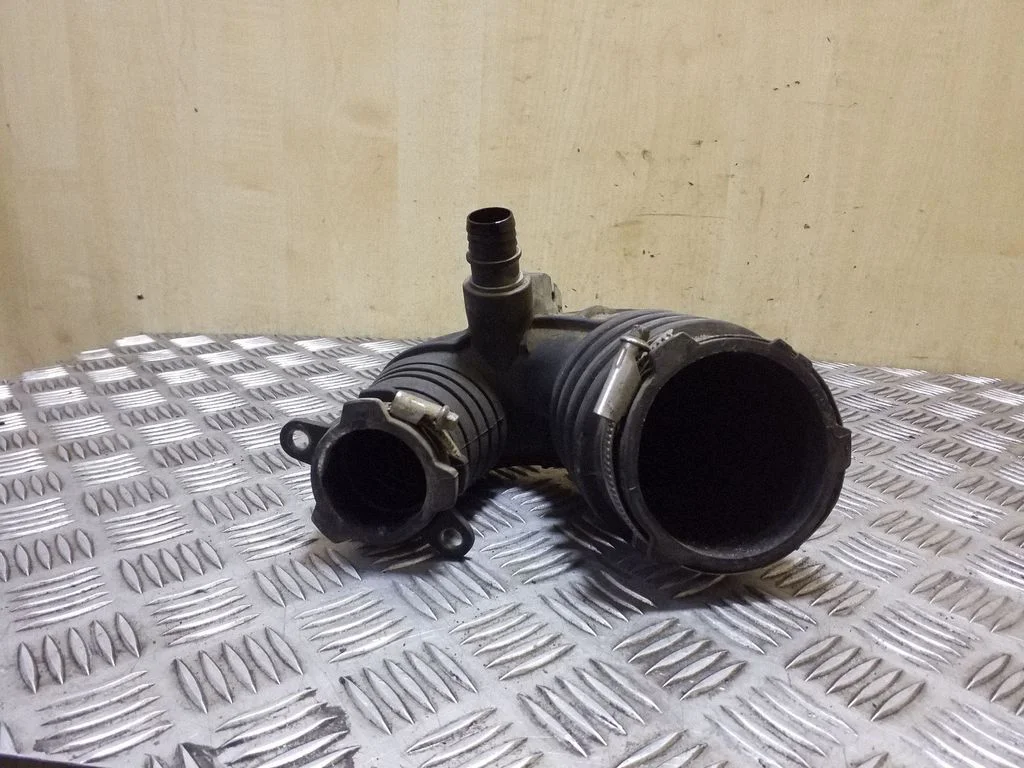 Gaisa caurule uz turbīnu 4F0129615E