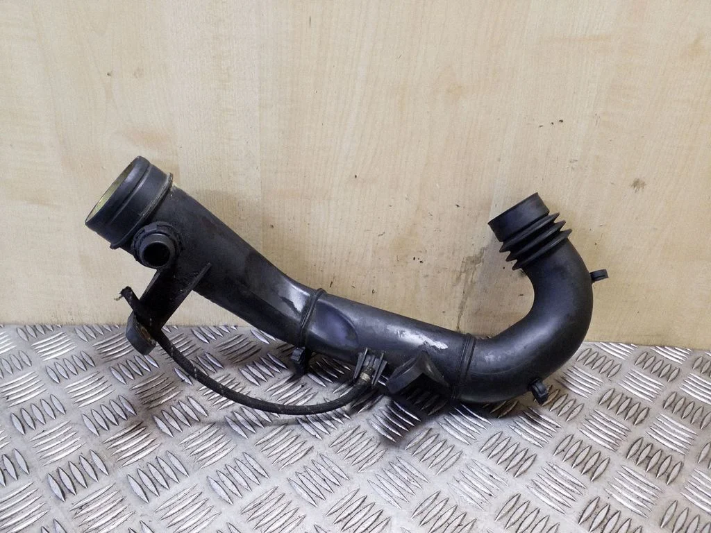Turbo õhu sisselasketoru/ -voolik 1J0129654Q