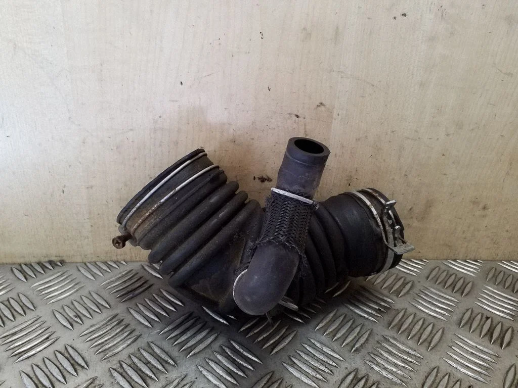 Turbo õhu sisselasketoru/ -voolik – Toyota RAV 4 (XA30) (2006-2016)